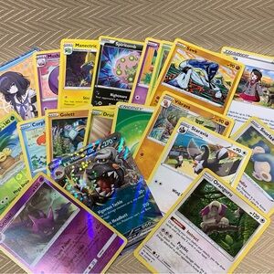 Pokemon Trading Cards Lot of 20